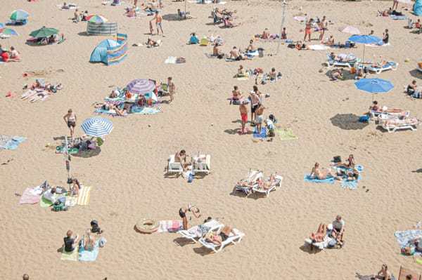 Here's to beach days and sun rays. Photo: Ferran Feixas/unsplash
