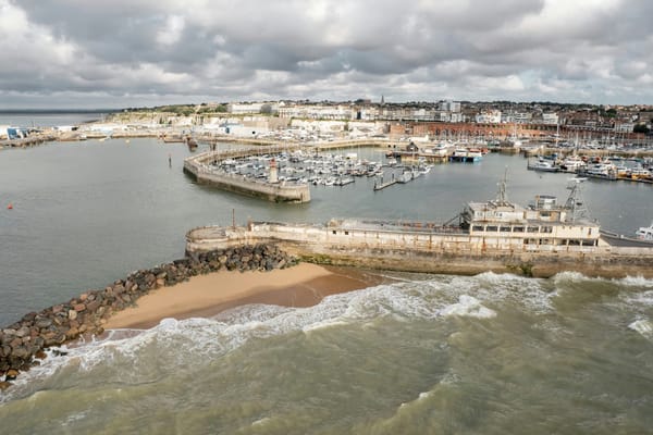 News Blast: Thanet awards, designer clothes, fiction, new bars and more